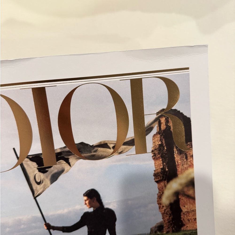 Dior Magazine - Picture 3 of 6